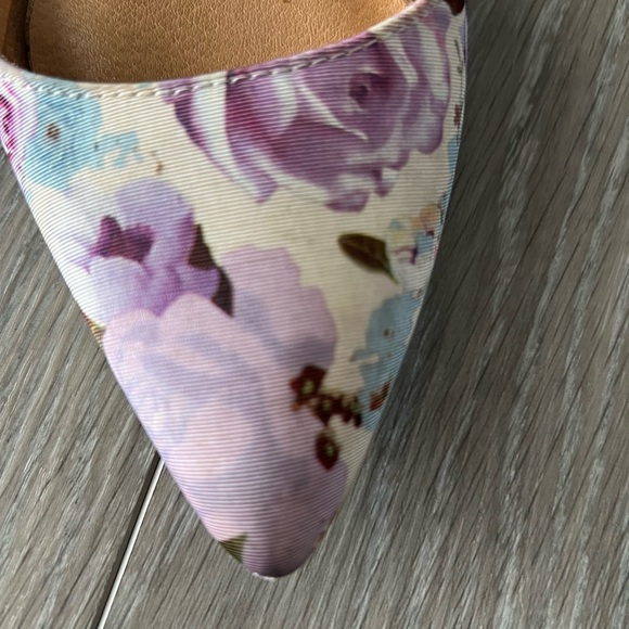 Christian Siriano Lavender Floral Pointed Flats - Picture 3 of 5